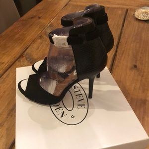 Steve Madden black suede heels NWT